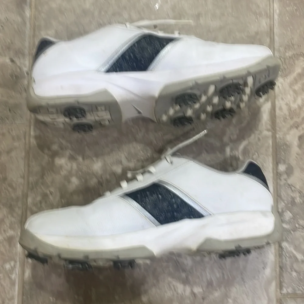 Nike Women's golf shoes‎ size 8.5